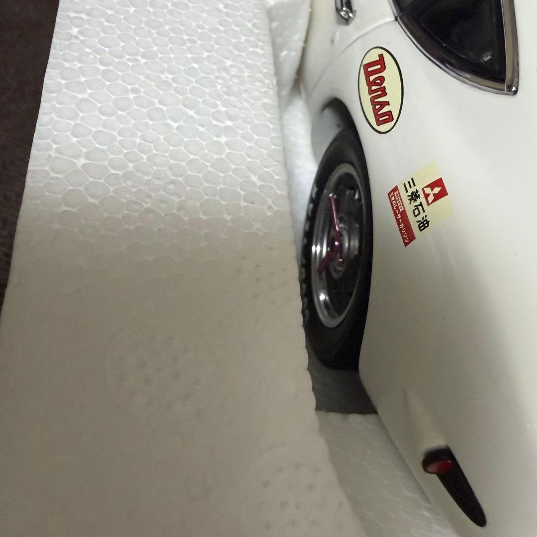 AUTOART TOYOTA 2000 GT ミニカー1:18