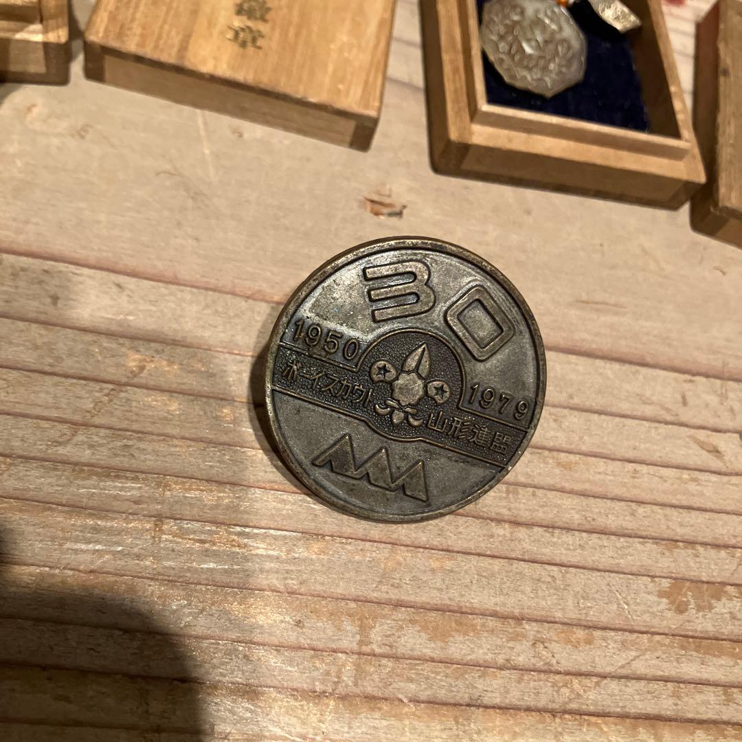 勲章まとめ 勲章 徽章 記章 バッジ 記念章勲章 勲八等白色桐葉章 詳細不明