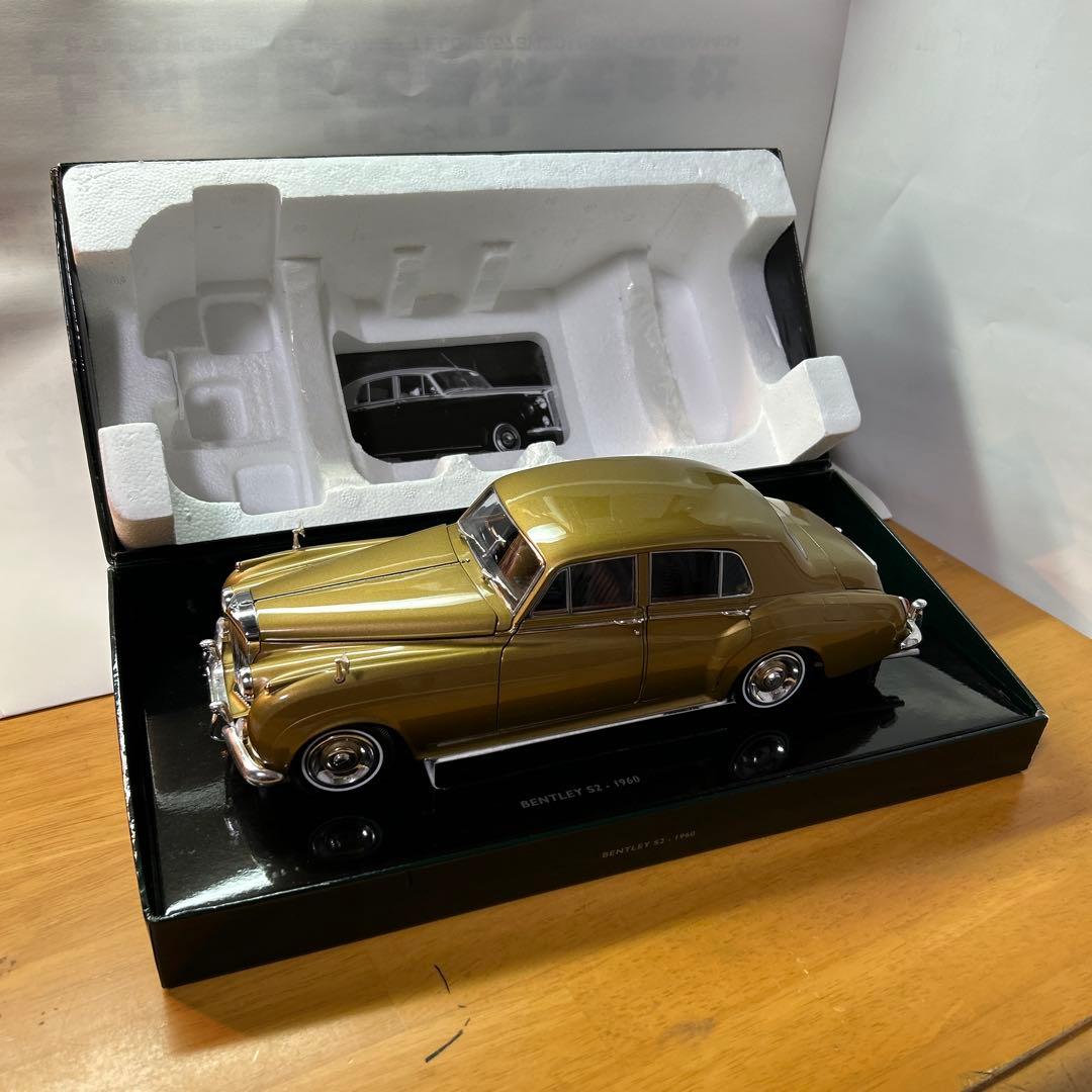 BENTLEY フィギュア付きピンバッチ付き