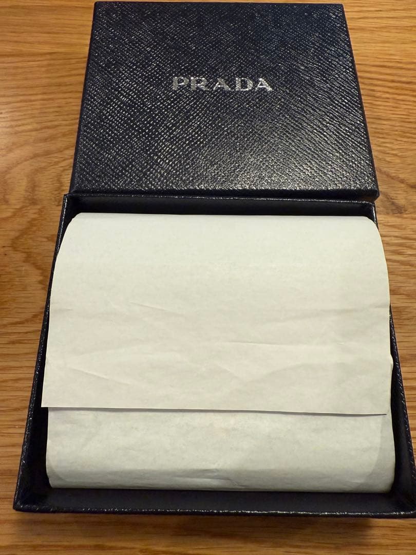 未使用PRADA サフィアーノレザー 三つ折り財布 ミントグリーン