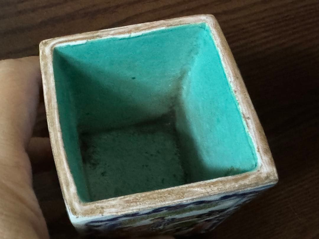 中国骨董　大清乾隆年製　在銘　粉彩　琺瑯彩　筆立て　人物物語絵付け(N-18)