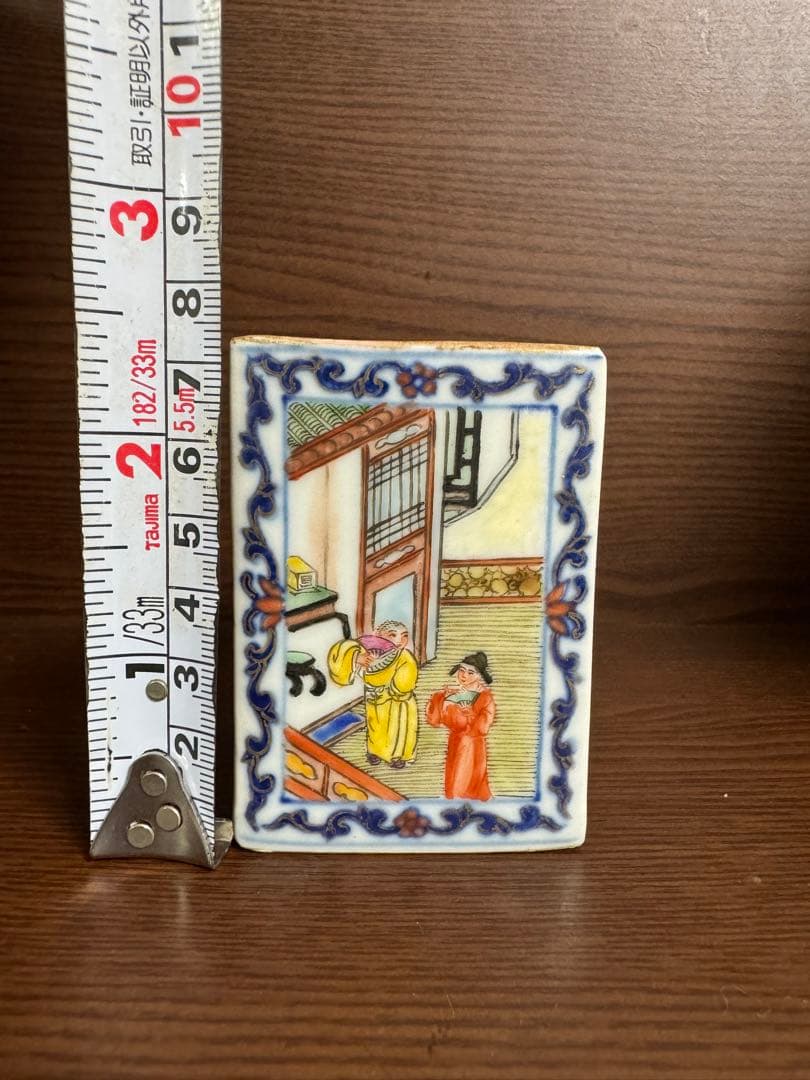 中国骨董　大清乾隆年製　在銘　粉彩　琺瑯彩　筆立て　人物物語絵付け(N-18)