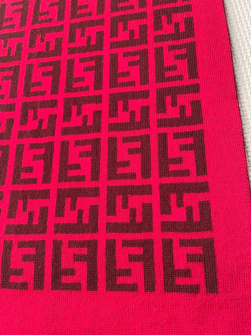 Fendi ロゴパターン マフラー 赤と茶色