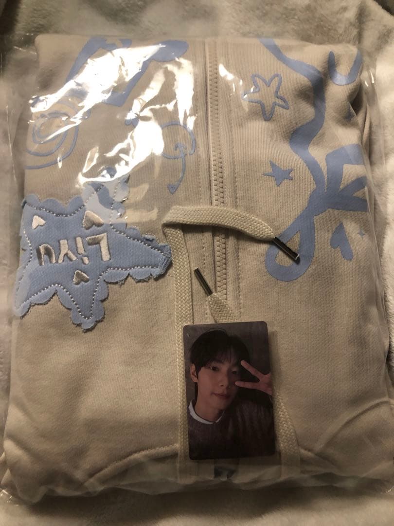 チェリブ フードジップアップ トレカ付き ファンミ