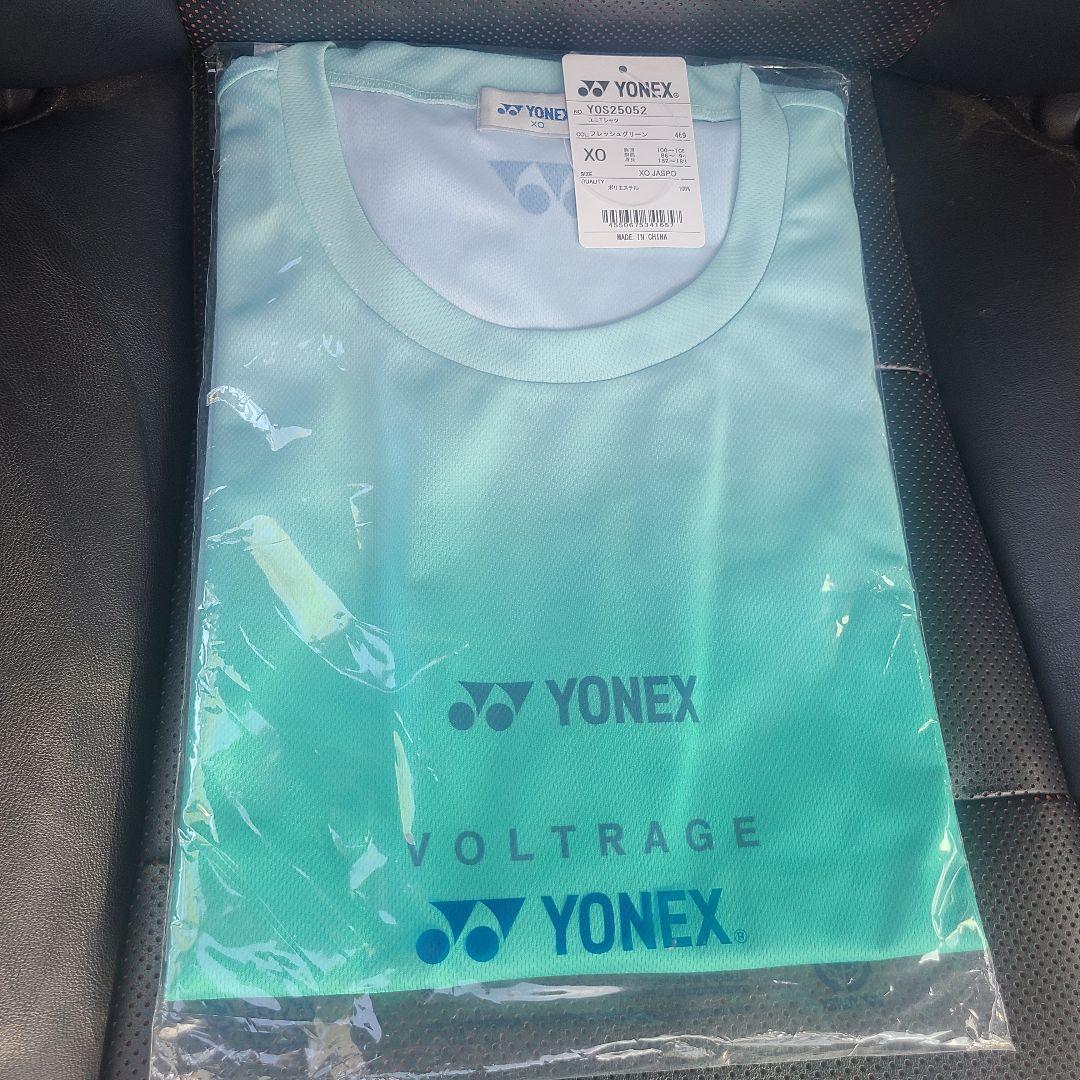 XOラスト一枚YONEXの新型ラケット、ボルトレイジ02のTシャツ