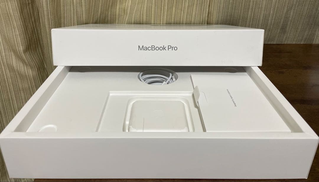 美品 MacBook Pro 2020 TouchBar付き