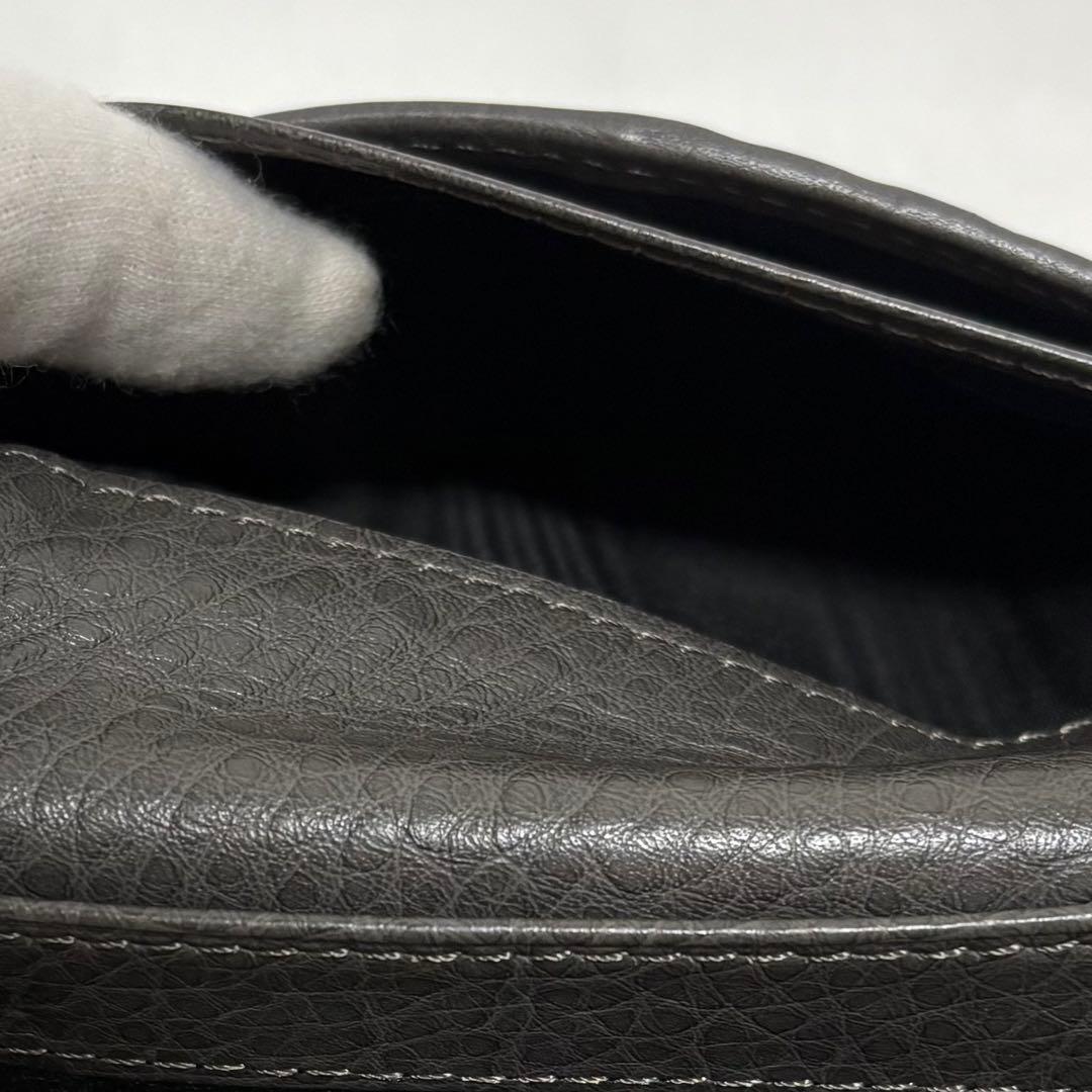 ヒロフ 折り財布 H ロゴ型押し シボ革 レザー コンパクト イタリア製 灰色