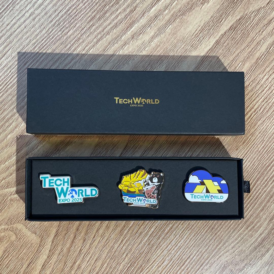 テックワールド ピンバッジ