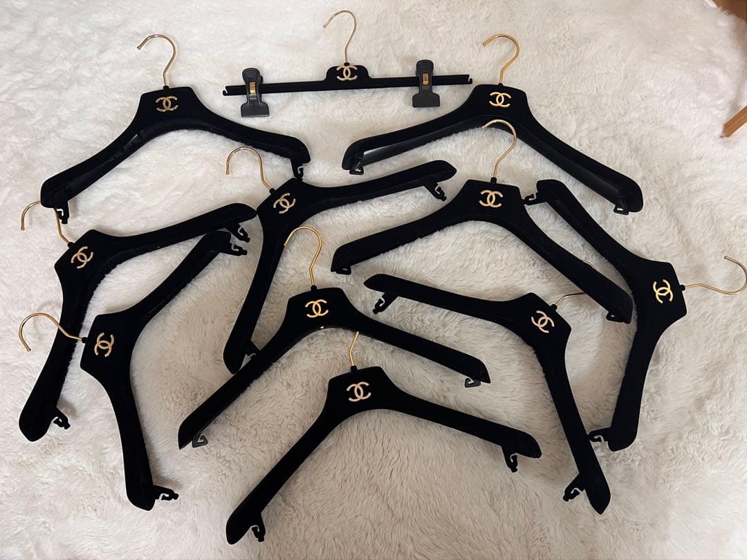CHANEL ロゴ入りハンガー 11本セット