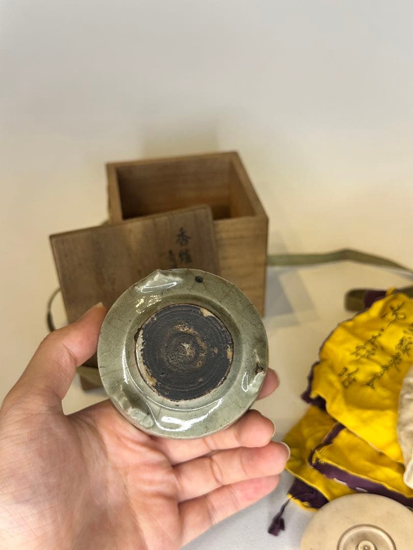 最終価格！青磁筋　三足香炉　共箱　古共布付　時代物　古美術　骨董品