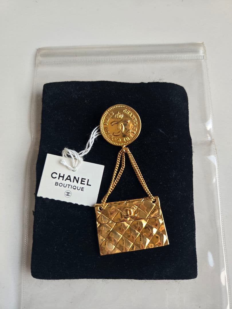 クリスマスSALE☆未使用品☆CHANEL ゴールドブローチ CC　マトラッセ