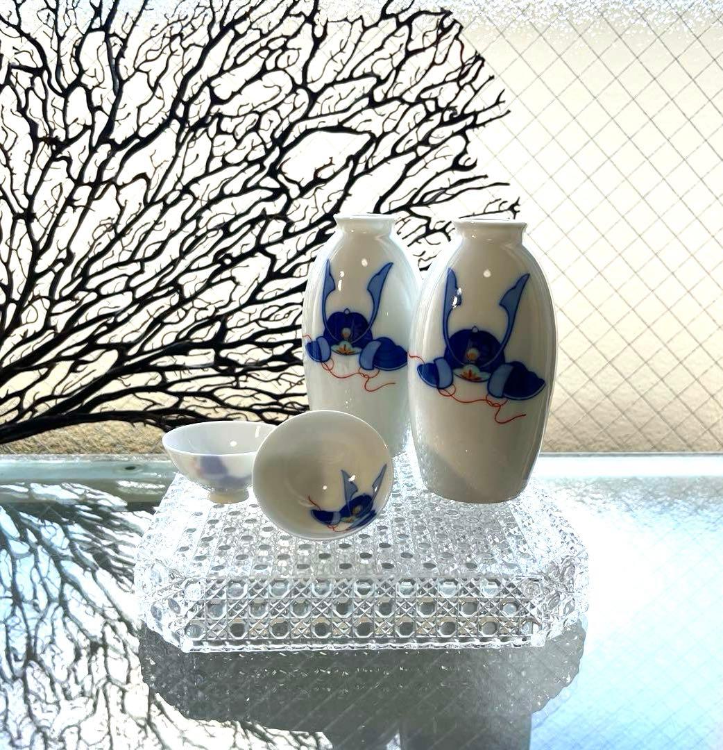 骨董　有田焼　宮内庁御用達　オールド香蘭社　兜柄　徳利２本　盃２客　４点