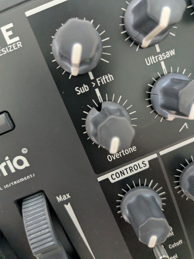 Arturia MicroBrute アナログシンセサイザー マイクロブルート