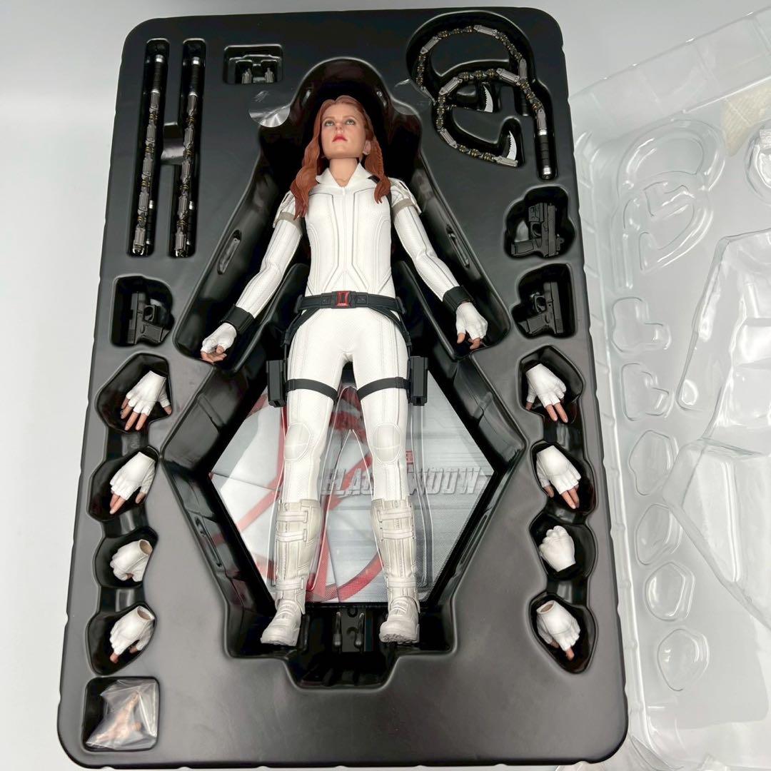 ホットトイズ　1/6　フィギュア　ブラックウィドウ　スノースーツ　アイアンマン