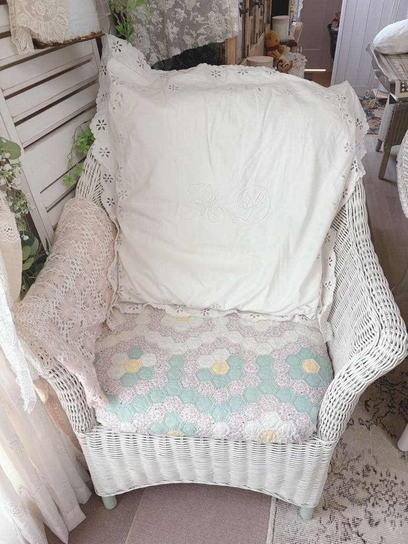 アンティーククッション♡アンティーククロス使用　　　ヌードクッション付き❣️