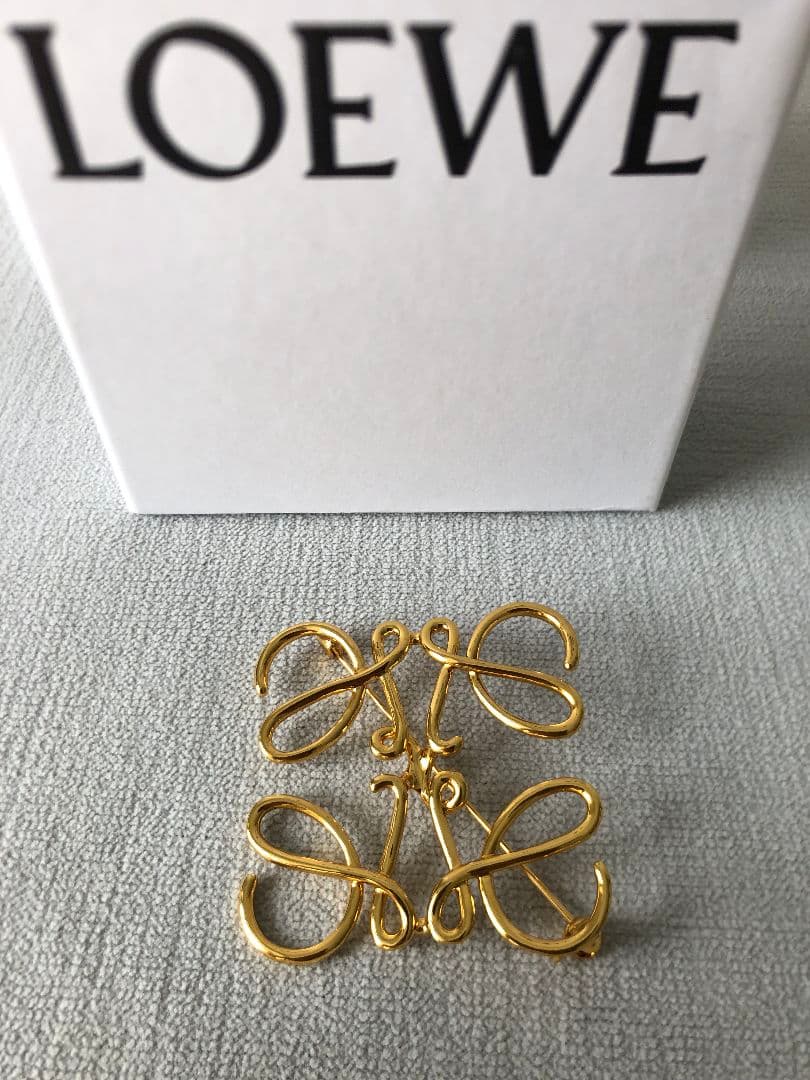 LOEWE ロエベ 　メタル ブローチ　ヴィンテージ　レディース　ゴールド