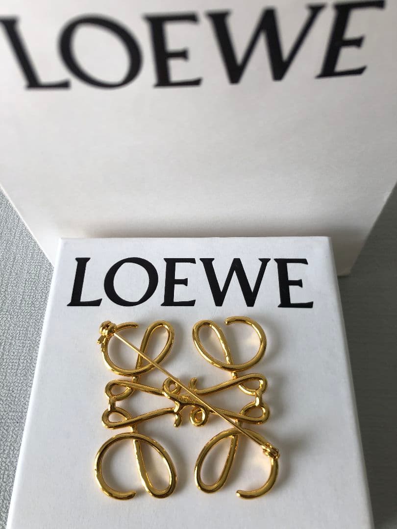 LOEWE ロエベ 　メタル ブローチ　ヴィンテージ　レディース　ゴールド