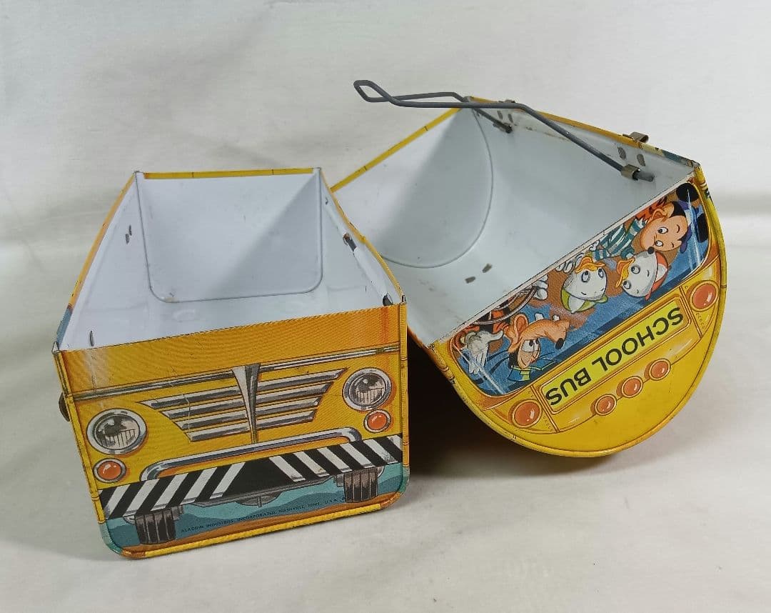 Walt Disney スクールバス型ランチボックス　アンティーク　缶バッグ