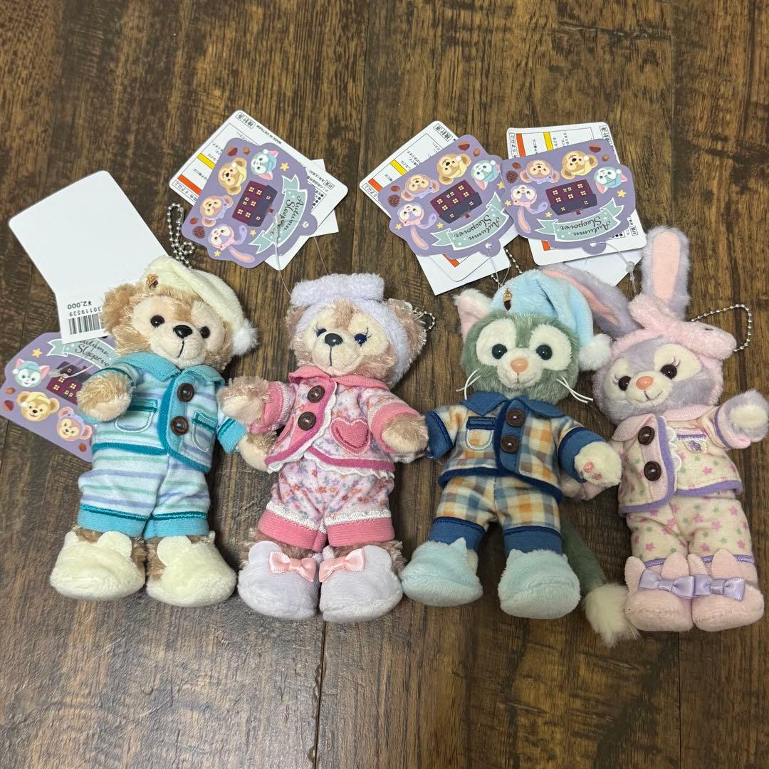 ダッフィーフレンズ　ぬいぐるみバッジ　パジャマ