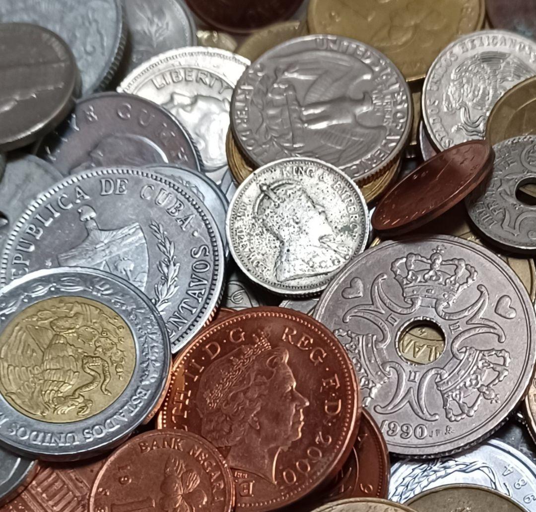 重さ3.5キロ以上の海外(外国)硬貨とおまけ付き(銀貨のおまけ)