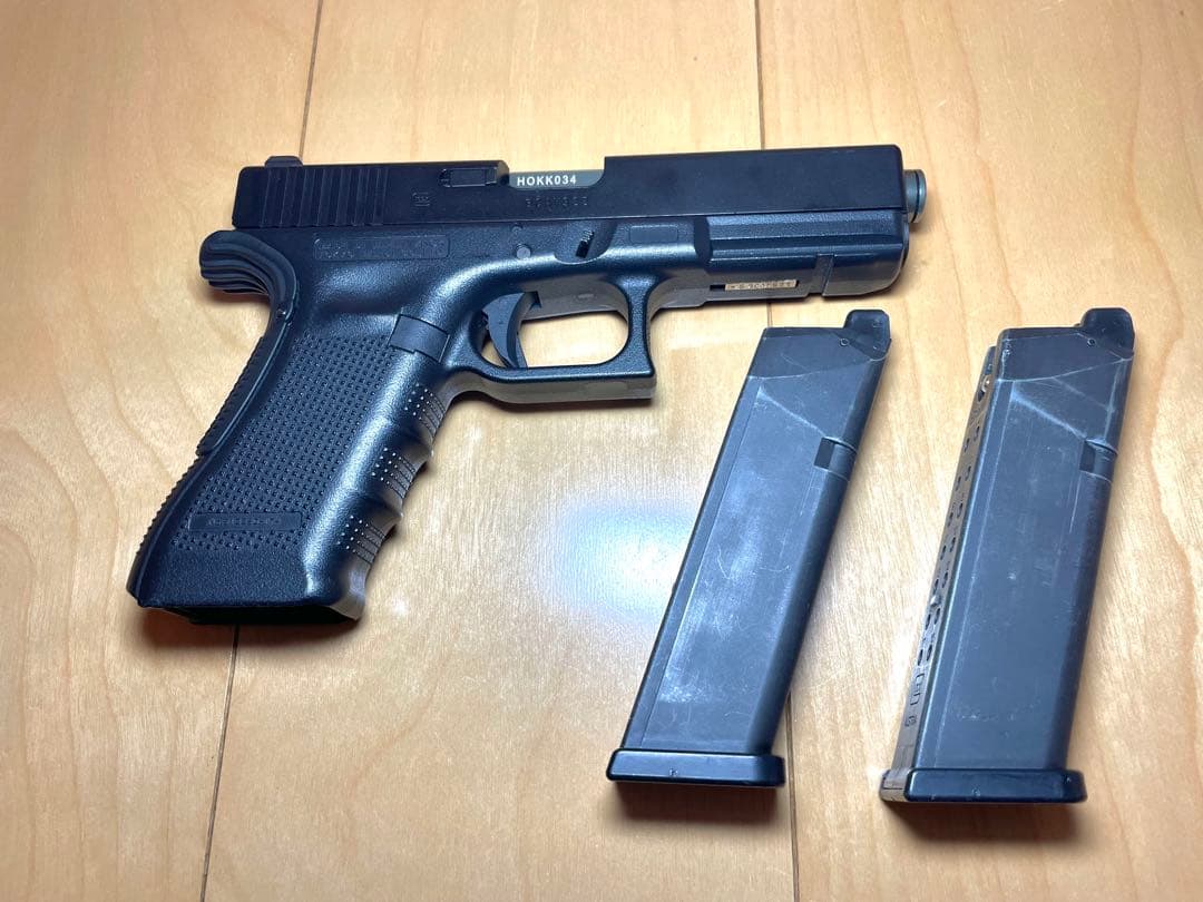 東京マルイ　グロック17 GEN4 カスタムパーツ組込　マガジン2本付　ガスブロ