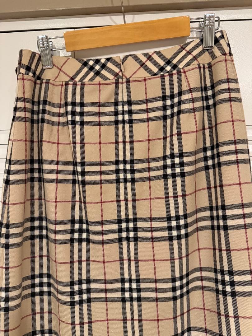 新品未使用　バーバリー　BURBERRY ベージュ　プリーツスカート