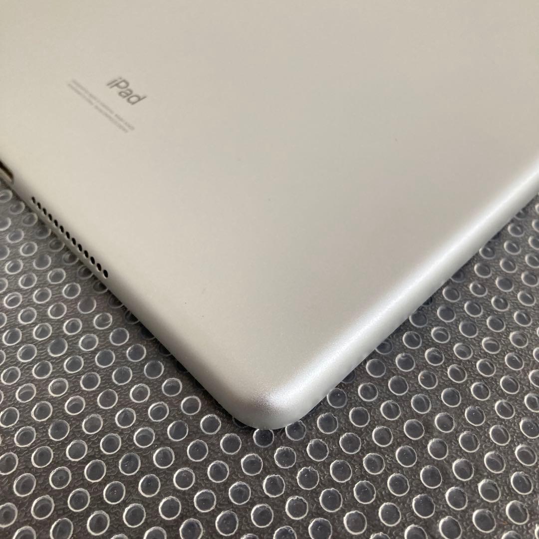 3597【早い者勝ち】外観美品☆iPad8 第8世代 32GB SIMフリー☆
