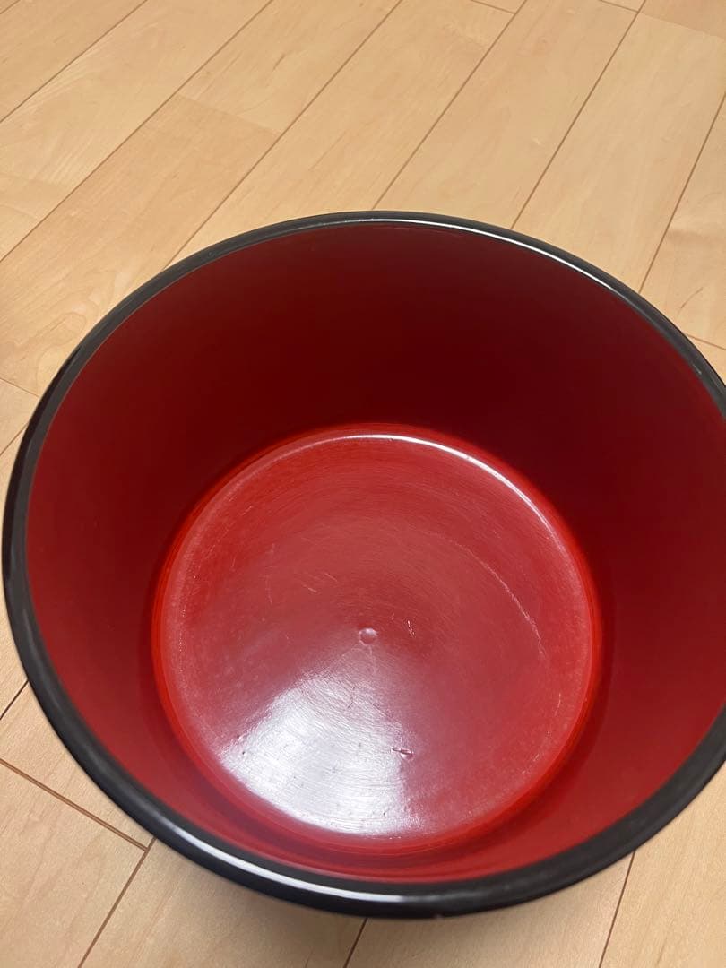 円形重箱 黒地 花柄 赤内装