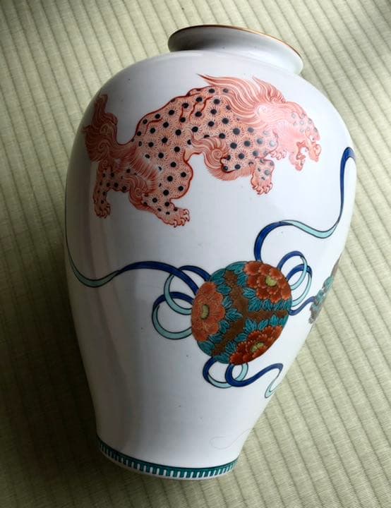 古九谷焼　原石　青赤獅子金彩牡丹丸紋　花瓶