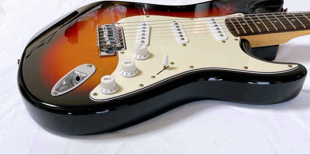 bacchus universe series　サンバースト　ストラトタイプ