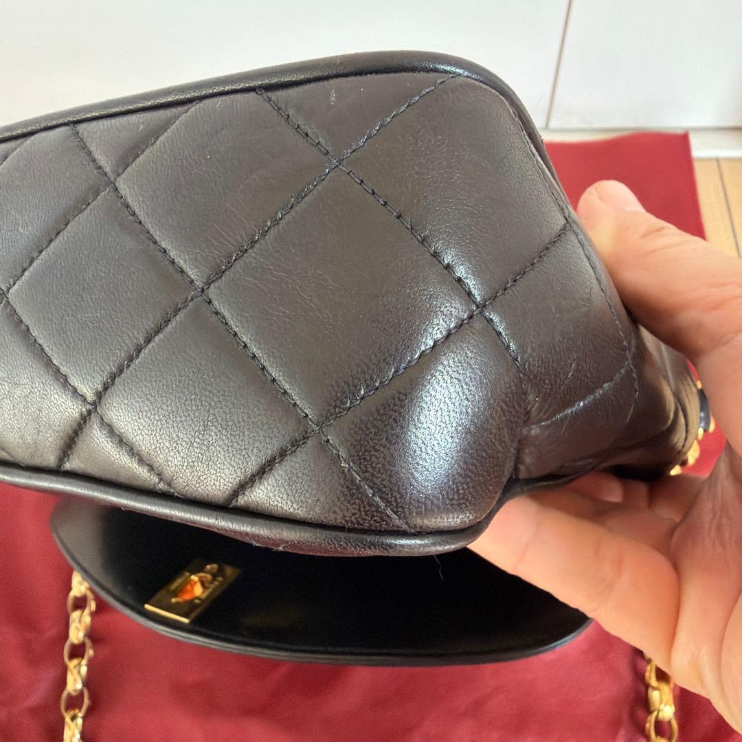 Chanel 黒 キルティング ショルダーバッグ　シャネル マトラッセ