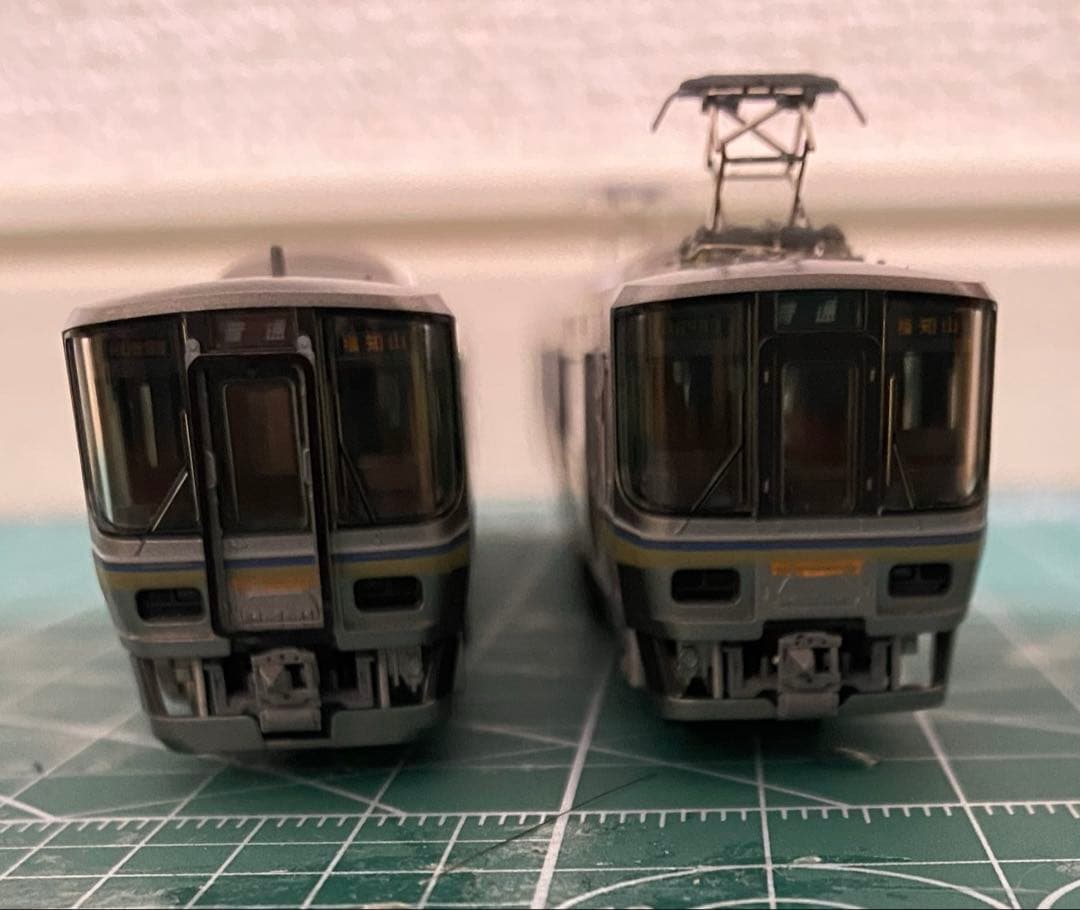 223系5500番台タイプ　Nゲージ加工品　TOMIXベース　動力付、室内灯入