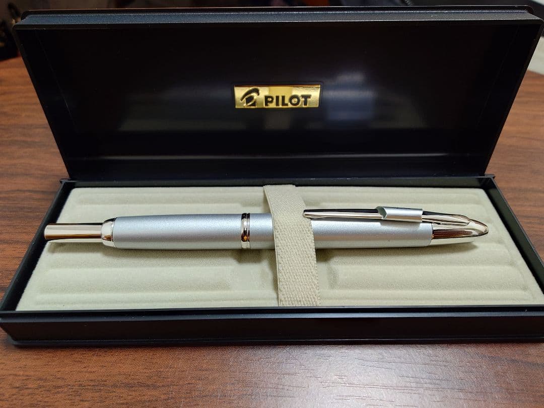 PILOT キャップレス ボールペン(0.7mm)