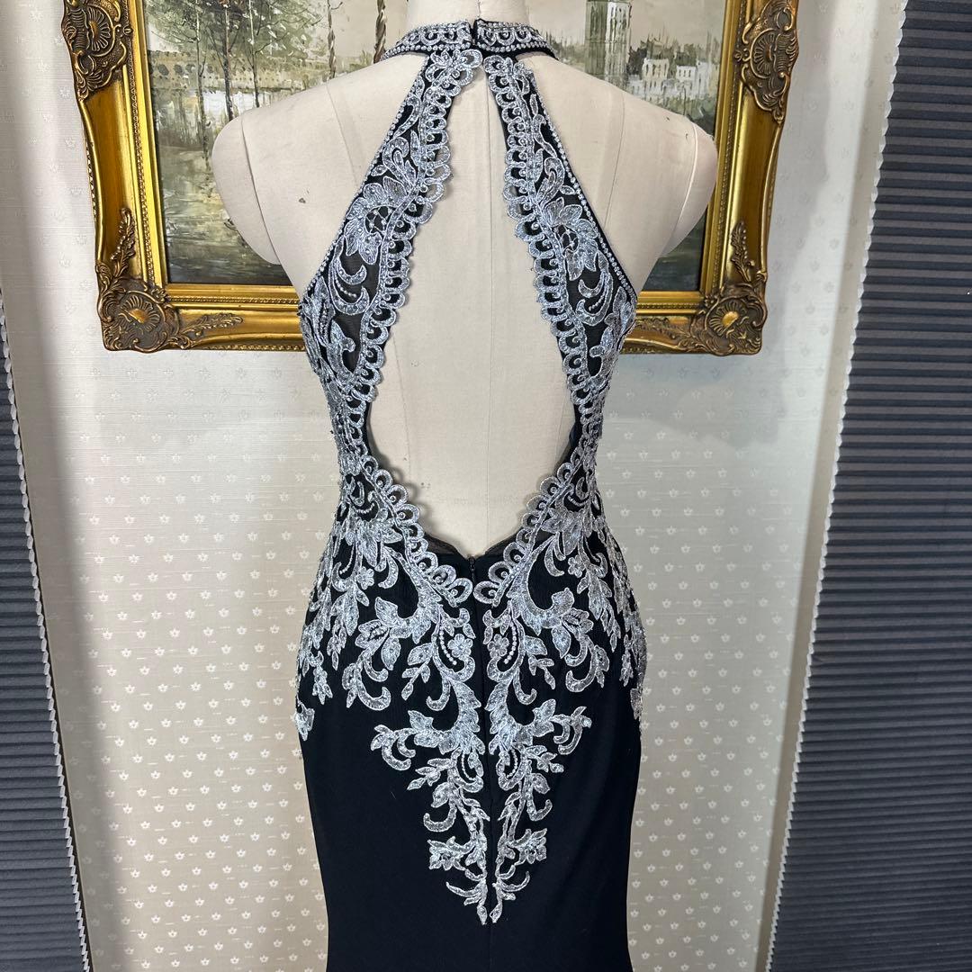 ブラックハイネック刺繍ドレス