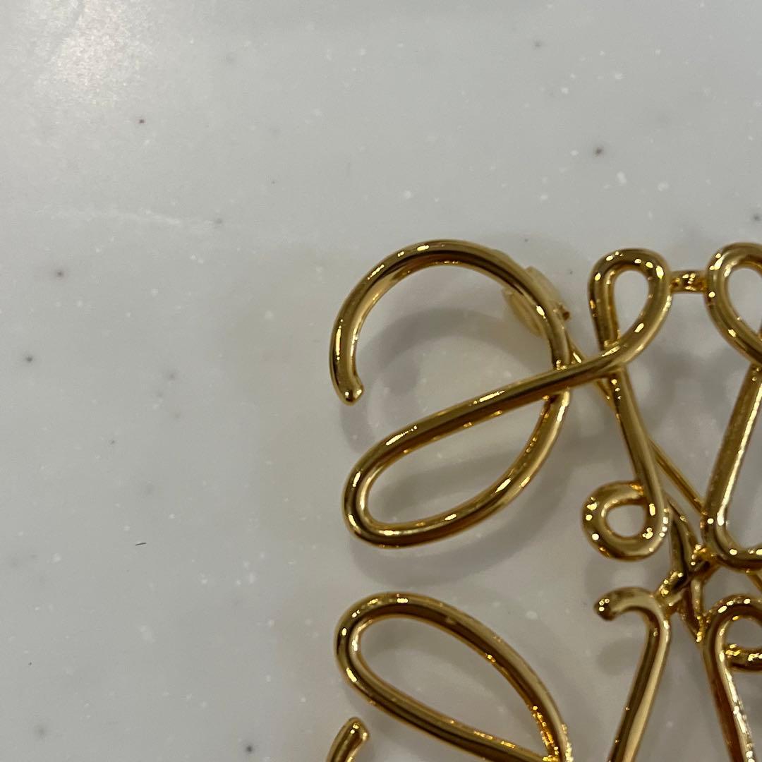 LOEWE ゴールドリボンブローチ　ロエベ　ブローチ