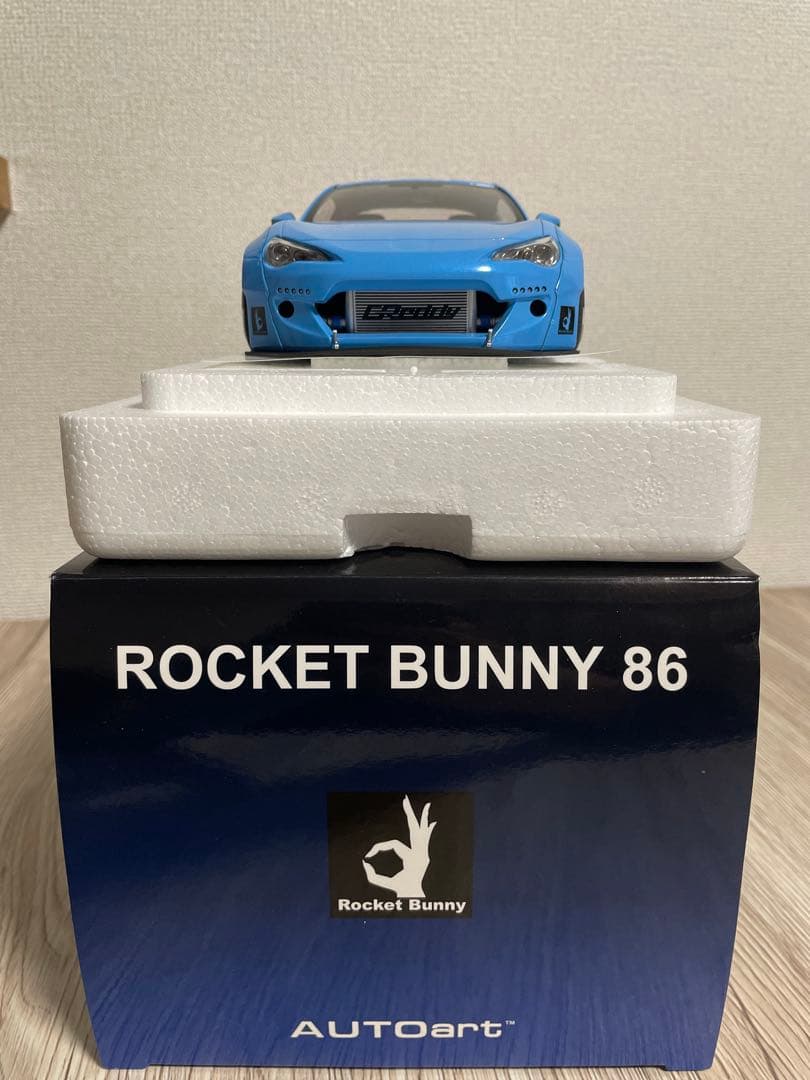 オートアート　ROCKT BANNY 86 1/18 メタリックスカイブルー