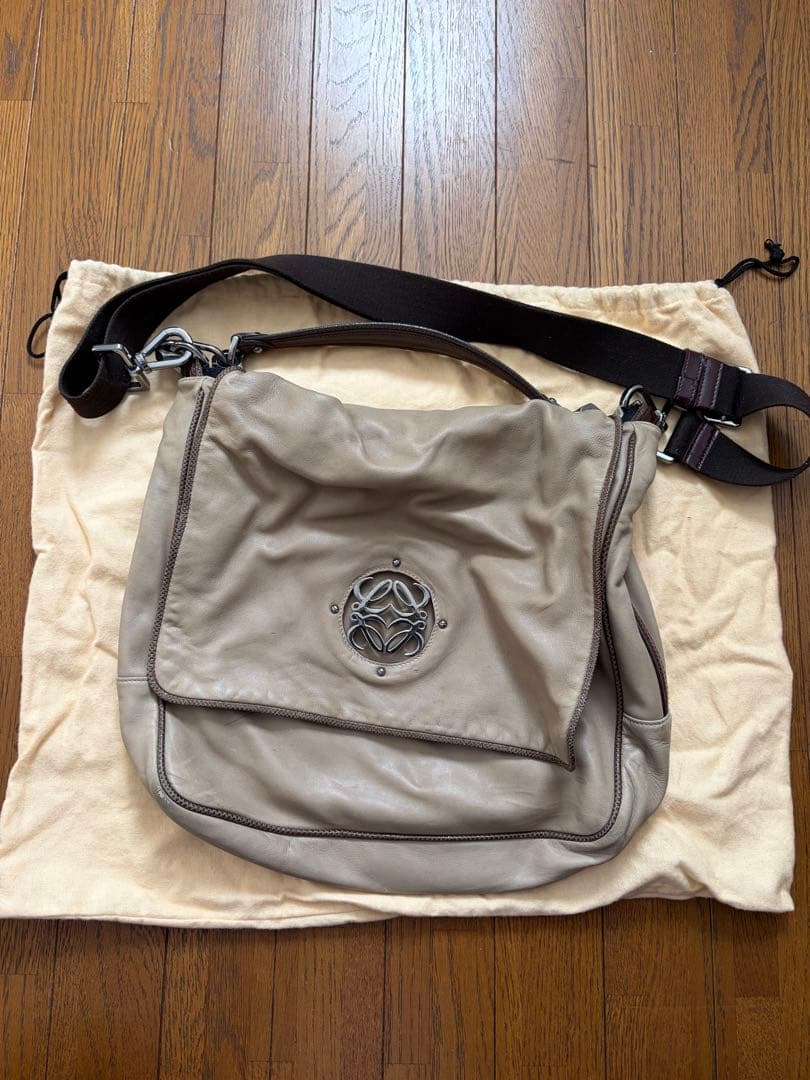 ロエ　レザー ショルダーバッグ