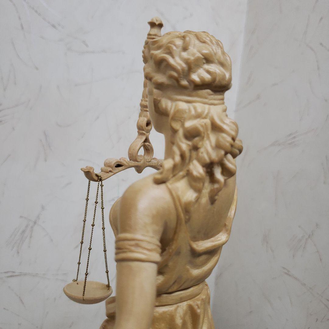Ｂフライデー蔵出特価希少彫り裁判所のシンボルヒバ材 正義の女神像ユースティティア