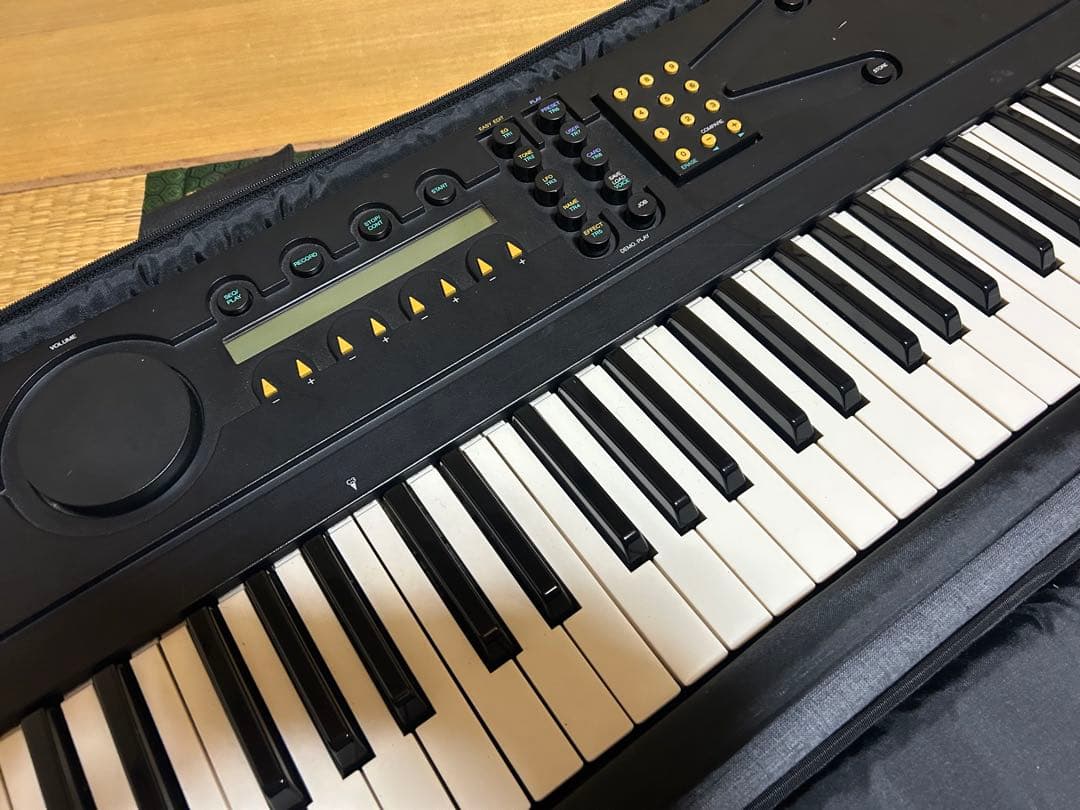 兵庫県神戸市よりYAMAHA EOS YS200 シンセサイザー送料込みです。