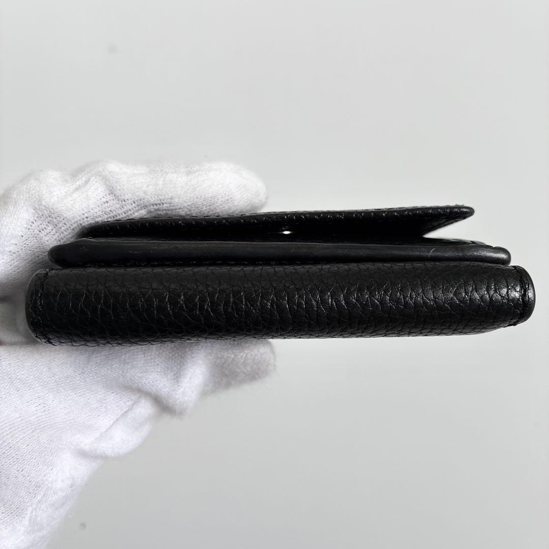 agnès b. ブラック 三つ折りミニ財布　エンボス ロゴアニエスベー