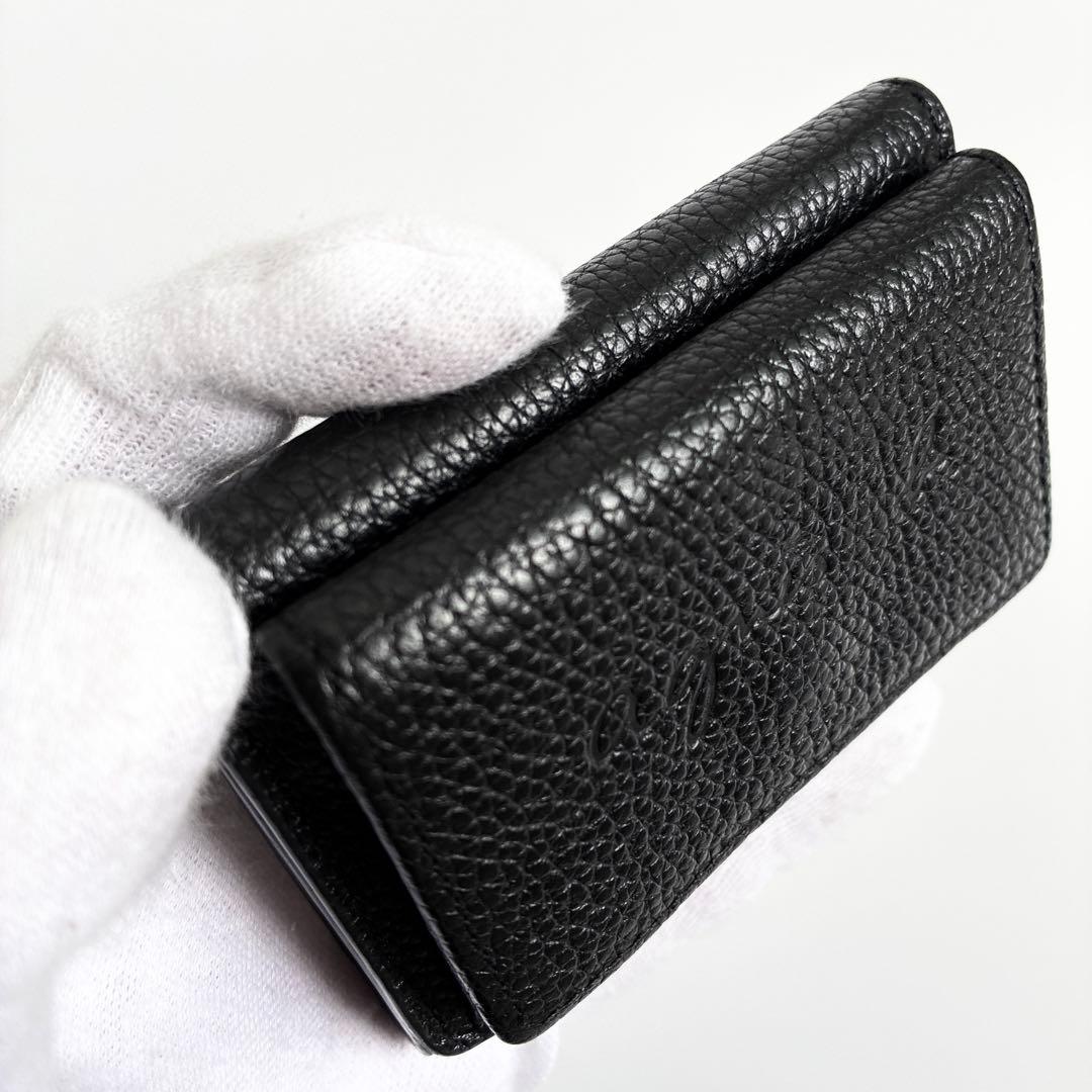 agnès b. ブラック 三つ折りミニ財布　エンボス ロゴアニエスベー