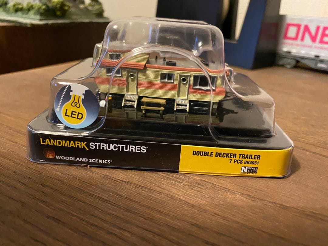 ウッドランドシーニックス 2階建てトレーラーハウス& 晴れの日のトレーラーハウス