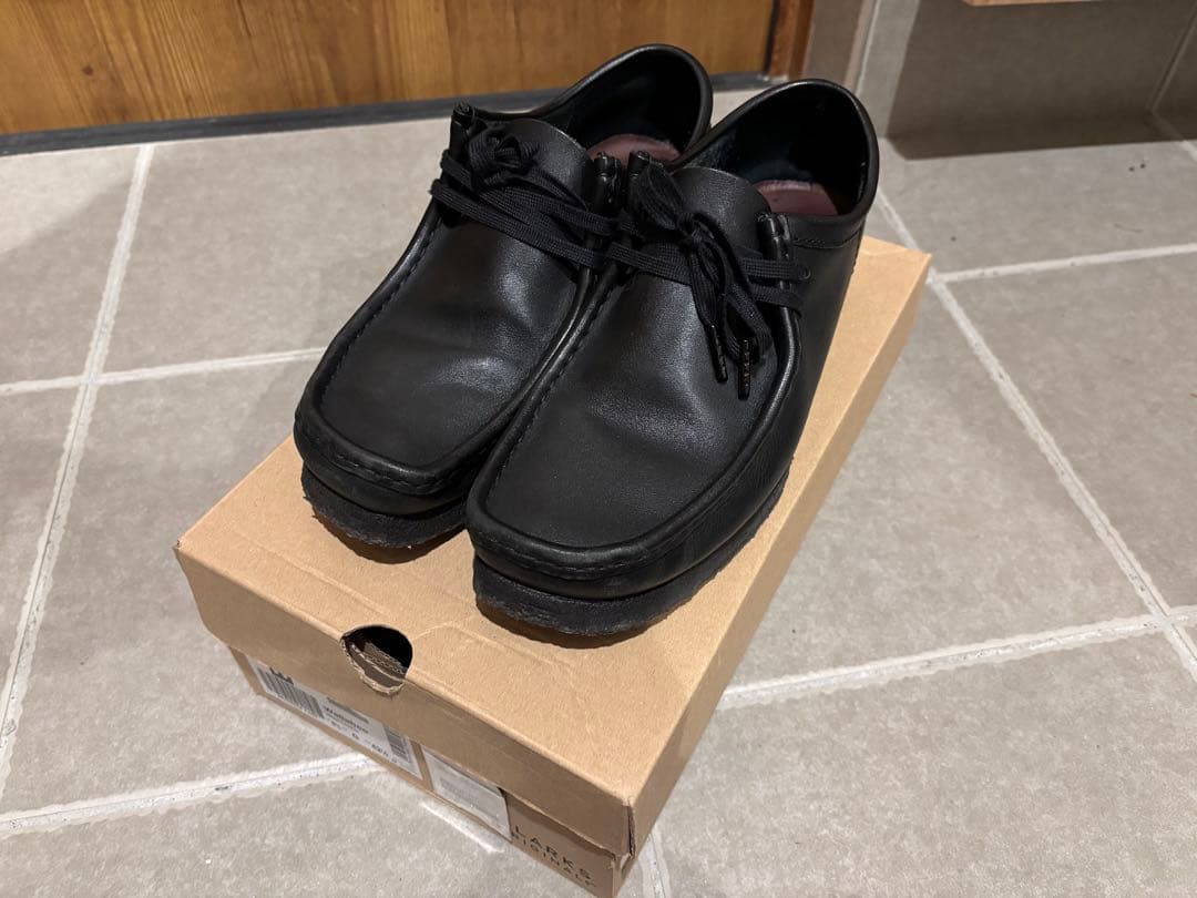 靴 CLARKS WALLABEE