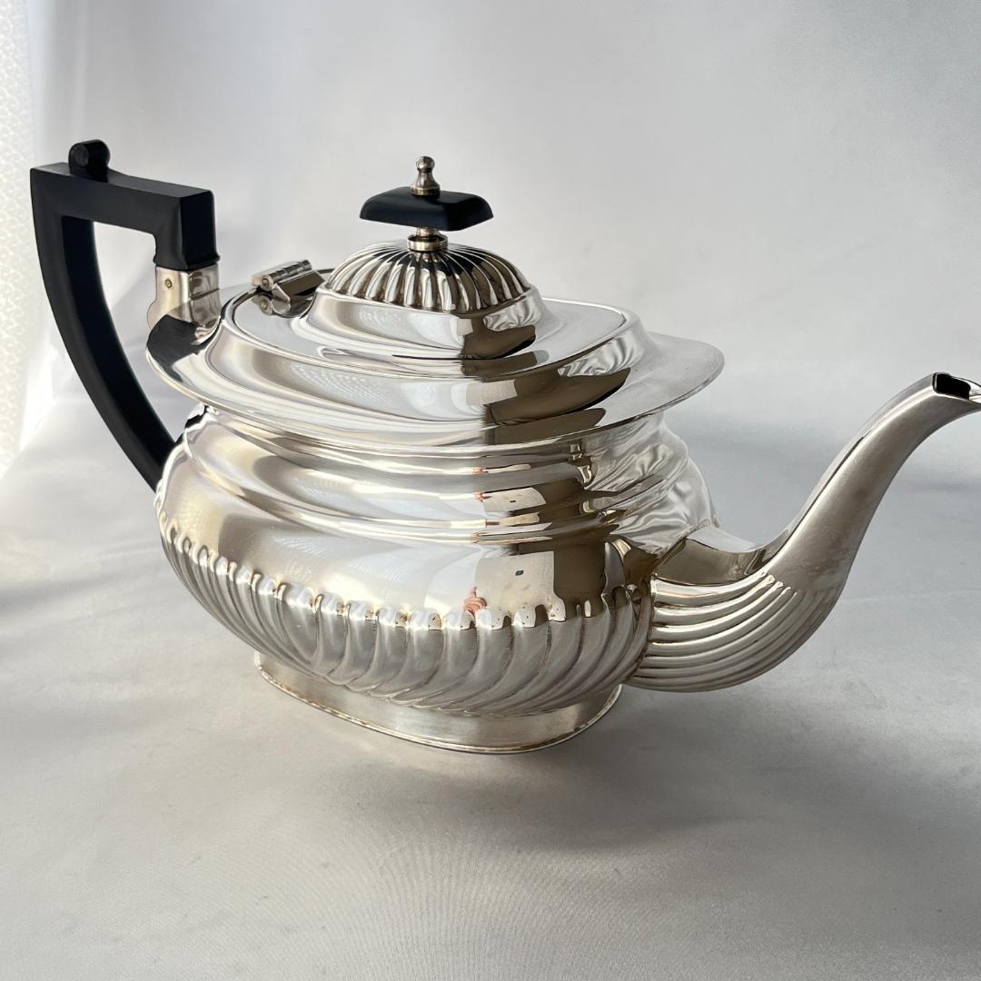 【英国】 ハーフリブのティーサービス 4点 ティーポット　コーヒーポット