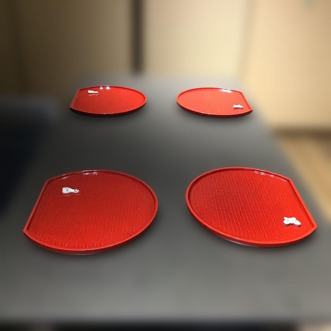 赤い漆器 膳 花柄付き