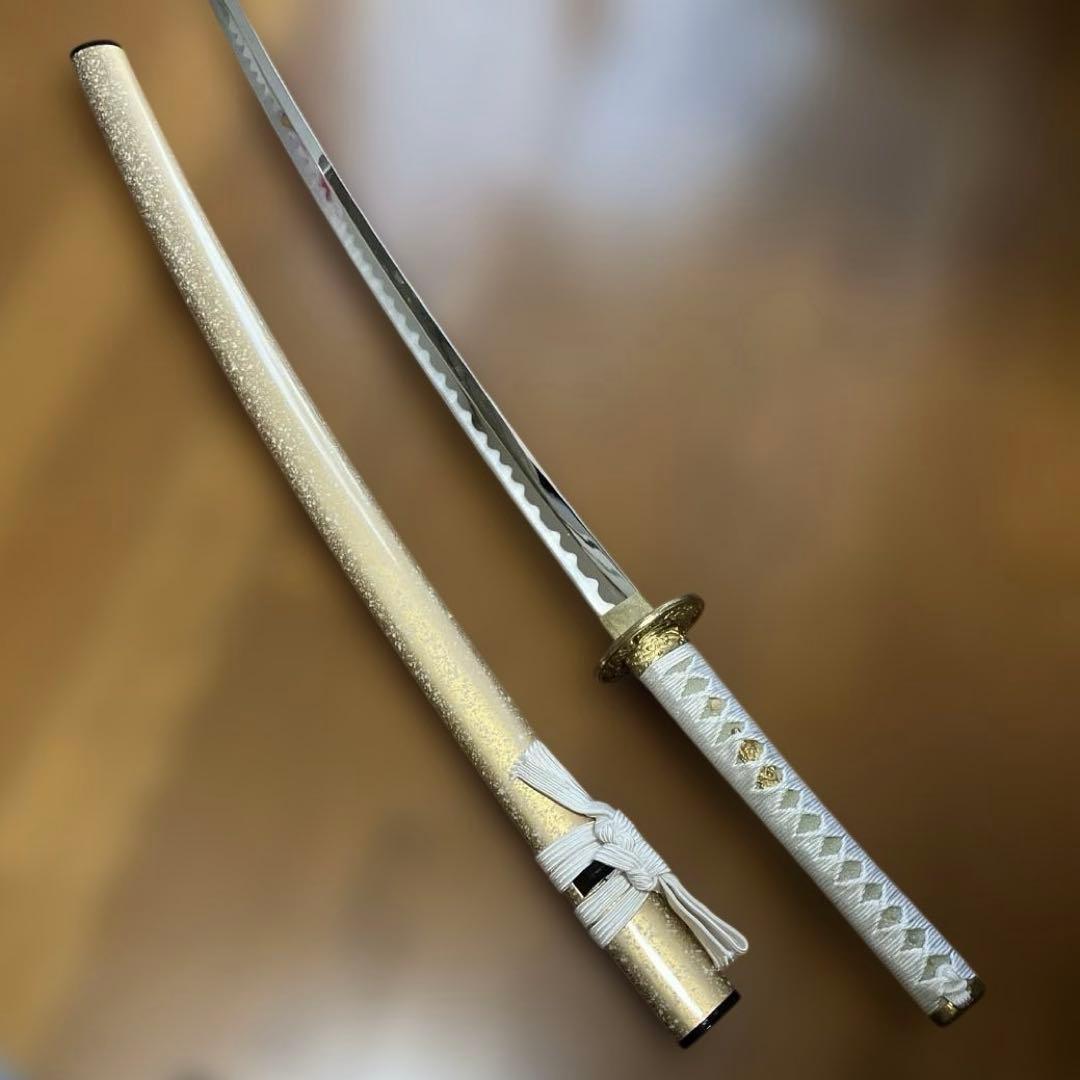 値下げ決行！模造刀　装飾的な鍔の美しい刀