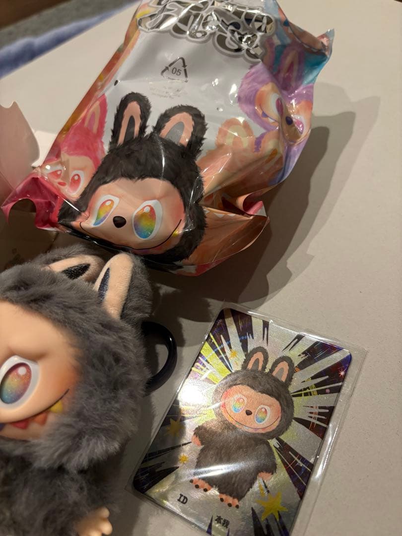 ラブブ エナジー/Labubu Big into Energy/シークレットID