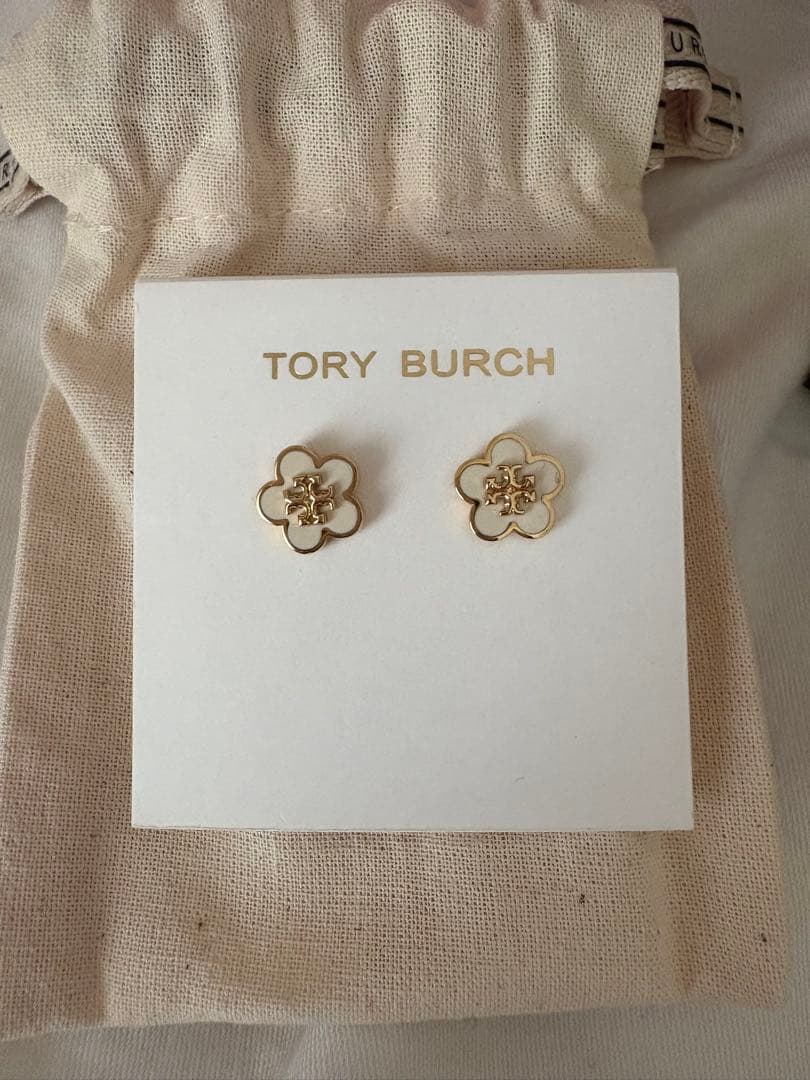 TORY BURCH 花モチーフ ゴールドピアス