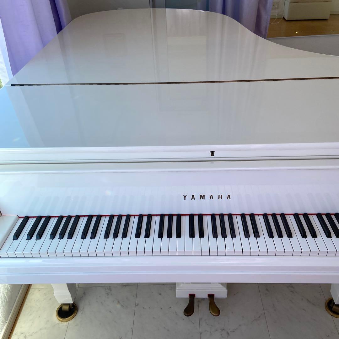 お値下げしました　YAMAHAグランドピアノホワイト88鍵盤　防音パネル付き