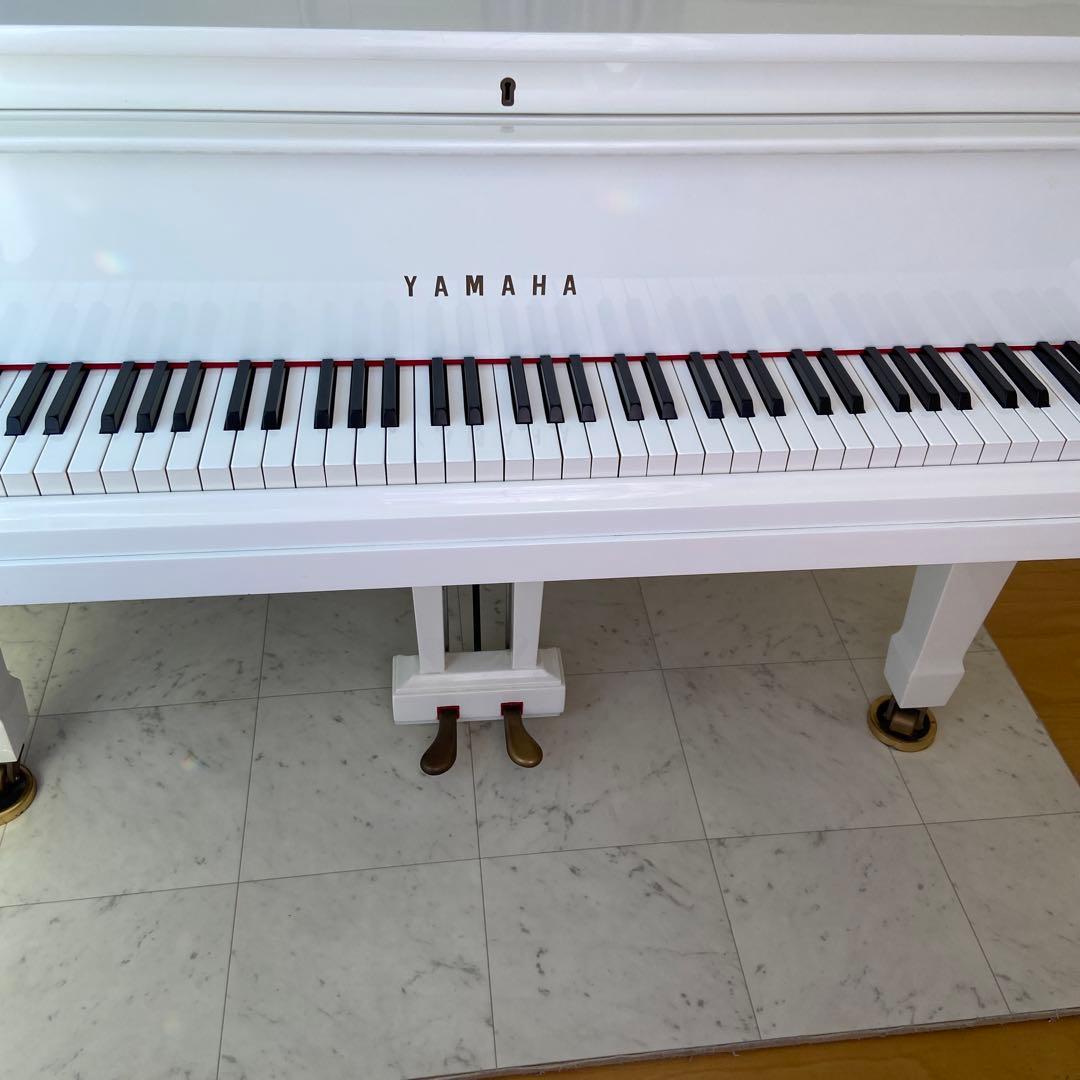 お値下げしました　YAMAHAグランドピアノホワイト88鍵盤　防音パネル付き
